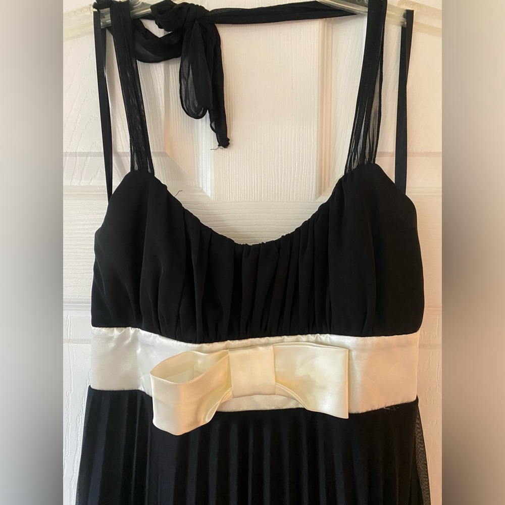 Formal Dress - Picture 2 of 4